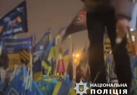 У Києві затримали чоловіка, який намагався підпалити меморіал на Майдані: фото