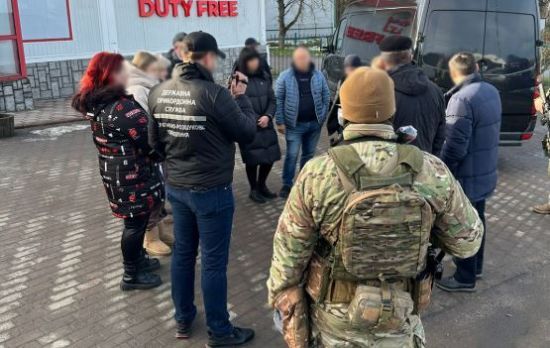 Намагалася продати жінок в сексуальне рабство: на кордоні затримали сутенерку
