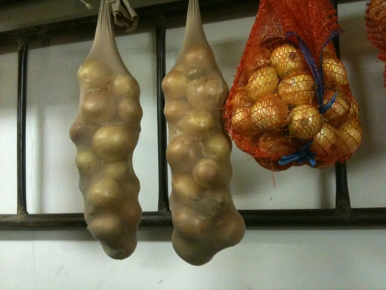 Ви більше ніколи не викидатимете старі капронові колготки: 5 способів застосування у побуті