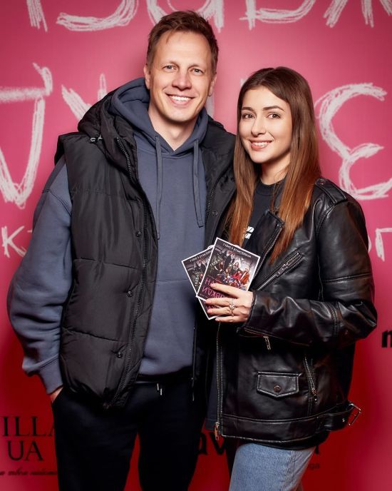 Катерина Тишкевич показалася з батьками чоловіка Томусяка і розкрила, який сюрприз їм влаштувала