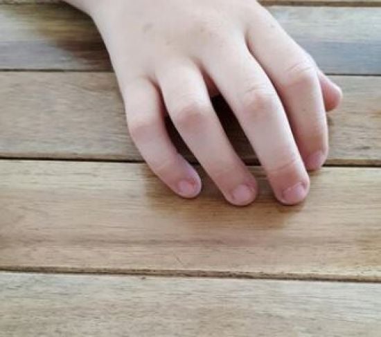 154-кілограмова жінка лягла на свого названого 10-річного сина, щоб покарати: хлопчик помер