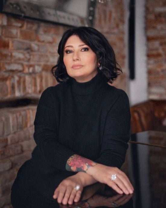 Невпізнанна Олена Мозгова на архівному кадрі показала себе 18-річну: "Початок буремних 90-х"