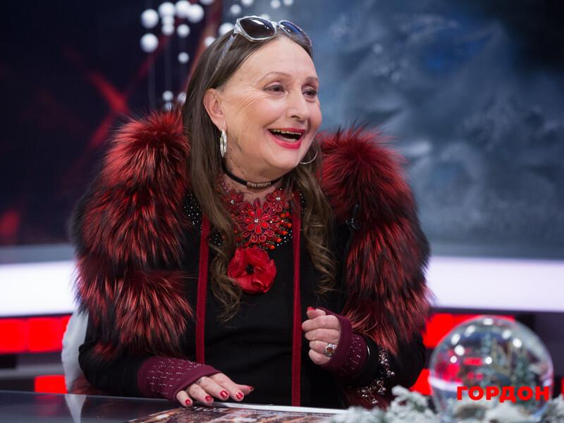 Кадочникова публічно відмовилася говорити українською. Ніцой назвала її "українофобкою". Відео