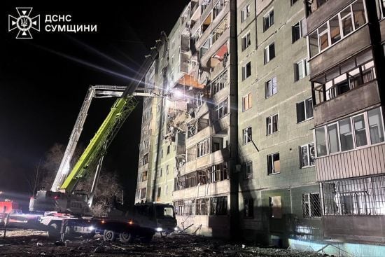 Влучання дрона в багатоповерхівку в Сумах: кількість загиблих стрімко зростає