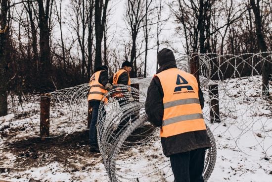 Ніхто крім нас це б не зробив: «Автомагістраль-Південь» побудувала лінію оброни на межі Дніпропетровщини і Донеччини (ВІДЕО)