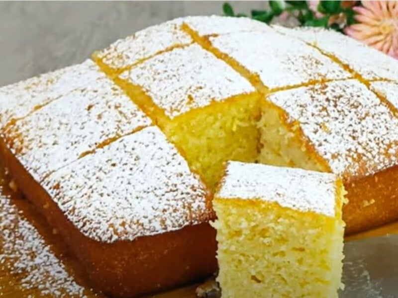 Змішайте це з яйцями – і манник буде неймовірно вологим і ніжним. Ідеальний рецепт простого десерту