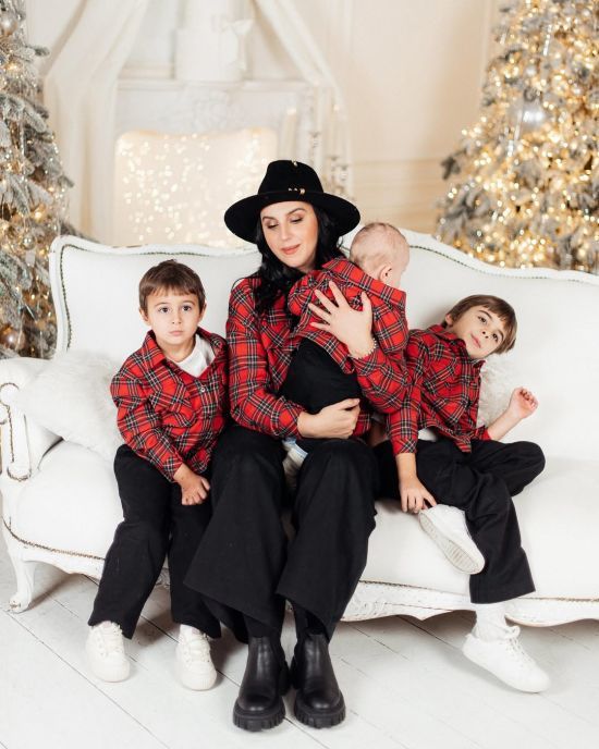 Джамала одразу з трьома синами влаштувала атмосферний фотосет у family look