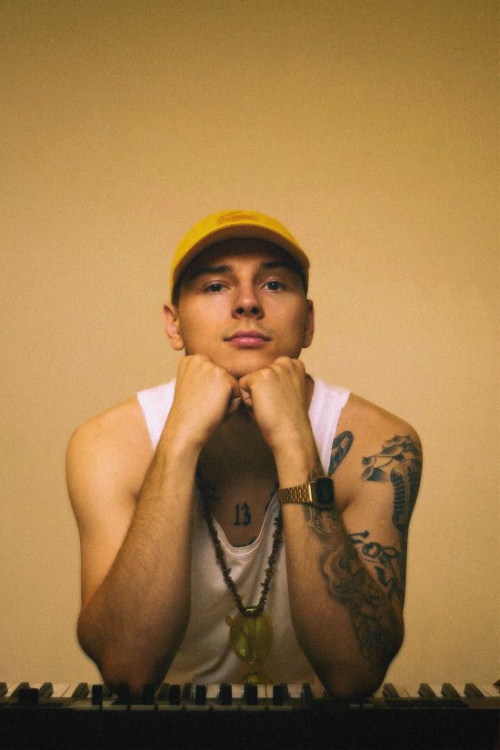 Відомий український співак закрутив новий роман через два місяці після розриву з нареченою