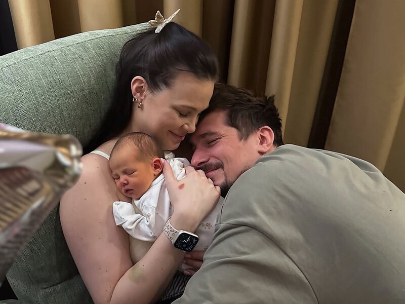 Позитив показав сімейні фото з дружиною та донькою