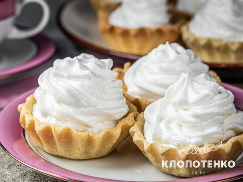 За цим рецептом вийдуть неймовірно смачними пісочні кошики з ніжним білковим кремом. Поради та лайфхаки За цим рецептом вийдуть неймовірно смачними пісочні кошики з ніжним білковим кремом. Поради та лайфхаки