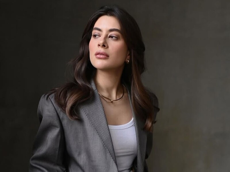 32-річна Есхакзай показала молодшу на сім років сестру і розповіла, які стосунки в них склалися