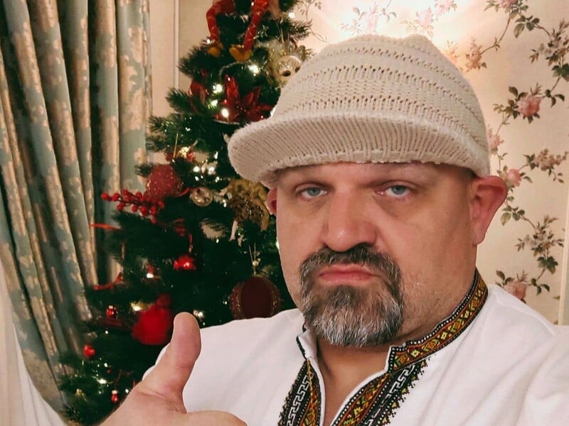 50-річний Вірастюк показав застілля в компанії своєї нової дівчини, яка молодша за нього на 11 років. Фото