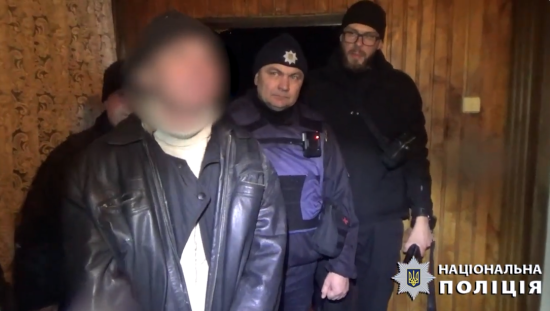 Молотком по голові та ножем у шию: рецидивіст убив бабусю за відмову пригостити горілкою