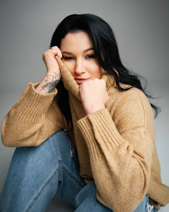 Анастасія Приходько оскандалилася підтримкою творчості російського співака-путініста