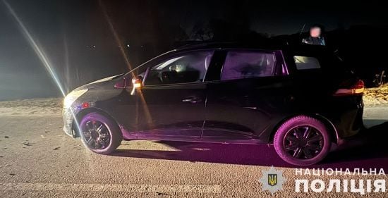 На Львівщині водій переїхав чоловіка, який лежав посеред дороги