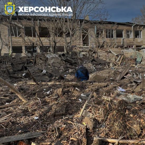 Росіяни КАБами вдарили по житловій забудові Херсона: наслідки атаки (відео)