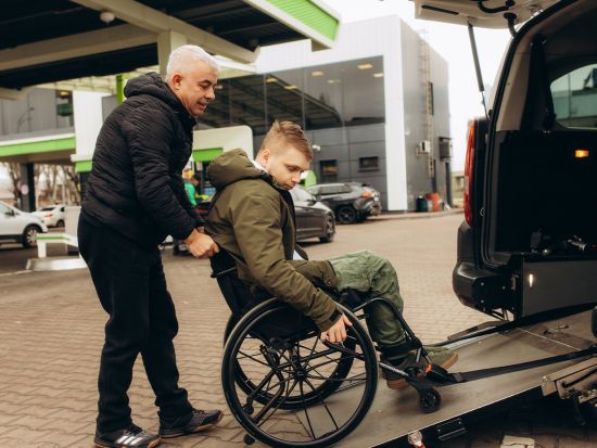 ОККО надала пального на рік для 6 інклюзивних авто у Києві - ОККО та Uklon розширюють співпрацю