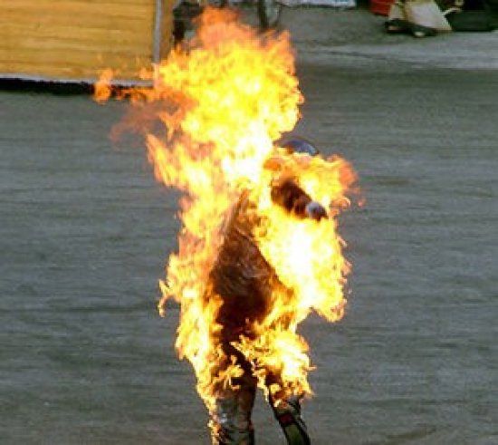 Шокувальний суїцид на Закарпатті: жінка живцем згоріла у вогні