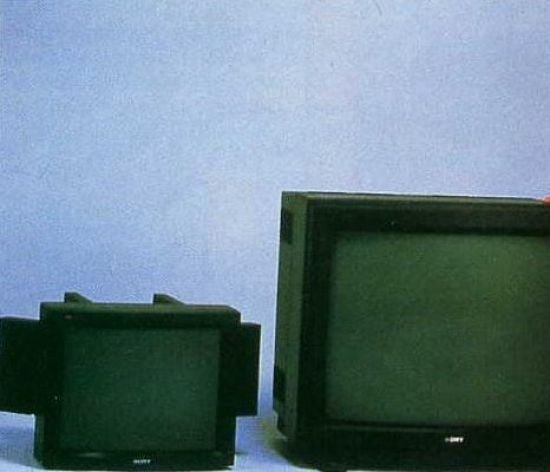 Найбільший у світі кінескопний телевізор: фото, ціна і вага раритету, що шокують