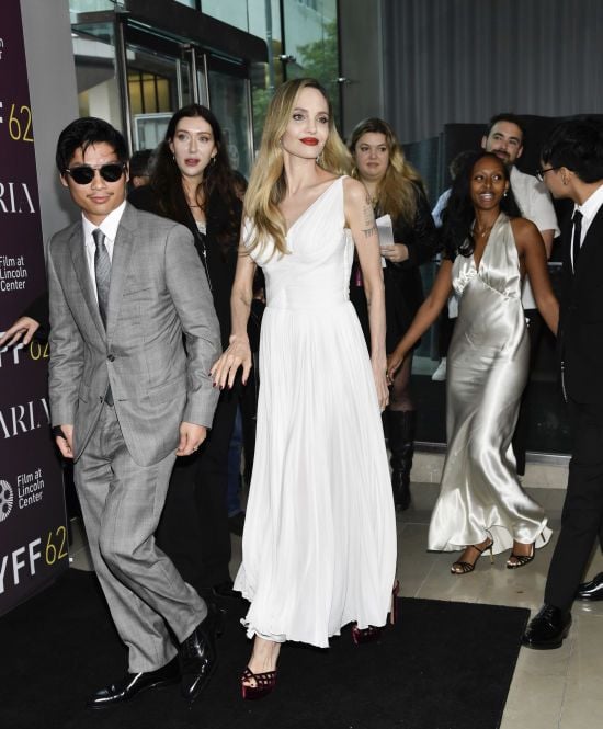 21-річний син Джолі та Пітта врізався в авто на електровелосипеді і став винуватцем ДТП в Голлівуді