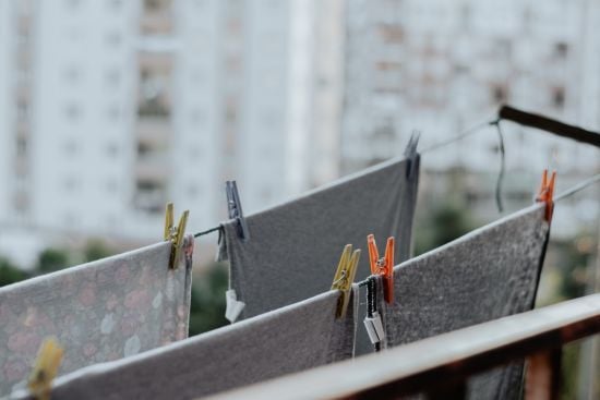 Якщо вимкнули воду: як випрати одяг в машинці без водопроводу