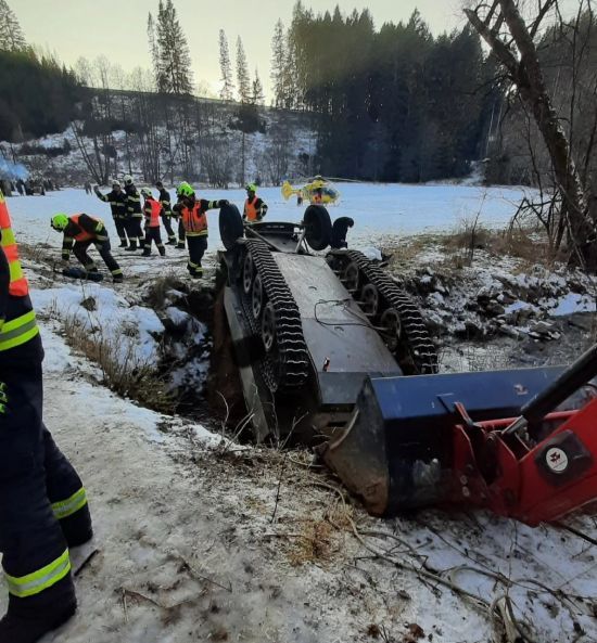 На виставці військової техніки перекинувся БТР: є загиблі та травмовані (фото)