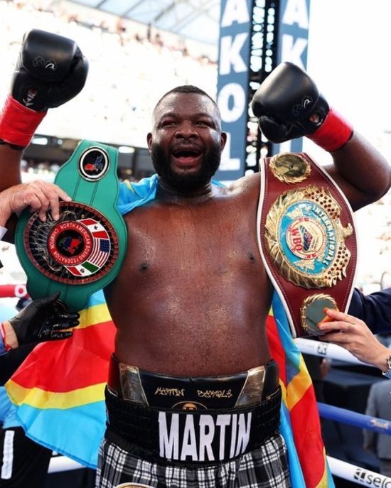 "Заберу всі пояси та буду з ними 5 років": відомий боксер пригрозив Усику "вирубити" його