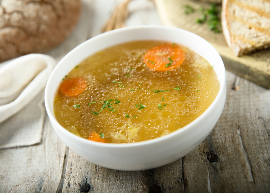 Як зробити курячий бульйон ароматним і насиченим: лайфгак французьких кухарів