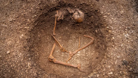 Ховали у сидячому положенні: археологи виявили дивні гробниці, яким понад 2,2 тис. років (фото)