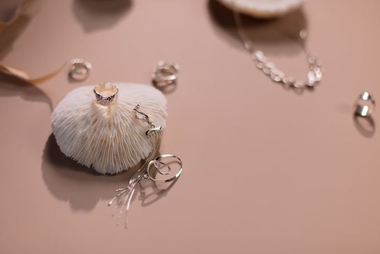 Якщо прикраси втратили свій блиск: як найкраще почистити срібло в домашніх умовах