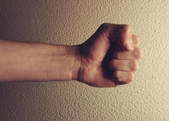 На Київщині підлітки жорстоко побили хлопця у підвалі: за справу взялася поліція