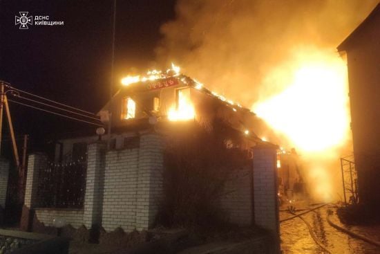 Атака на Київщину: поліція і рятувальники показали фото руйнувань