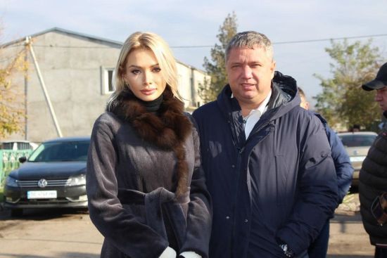 Бізнесмену Кормишкіну вручили підозру. Аграрій заявив, що це може бути тиск на дружину-нардепку, яка не пішла на угоду зі слідством