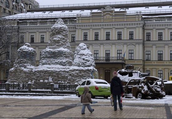 РФ вдарила балістикою по Києву: кількість загиблих зростає