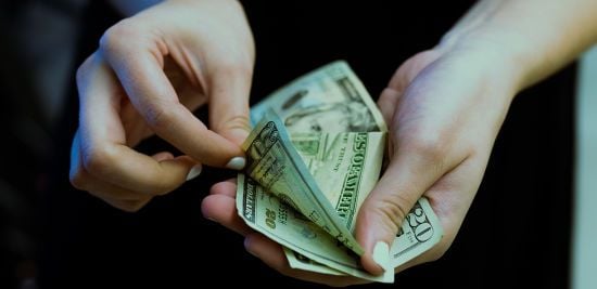 Хто з пенсіонерів може отримати майже тисячу гривень доплати у лютому: подробиці