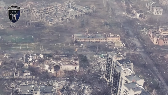 Перевдягаються в цивільних та обходять позиції ЗСУ: військовий розповів про дії росіян у Торецьку