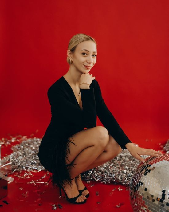 Дружина Павліка похизувалася обличчям після ринопластики і заговорила про нові пластичні операції