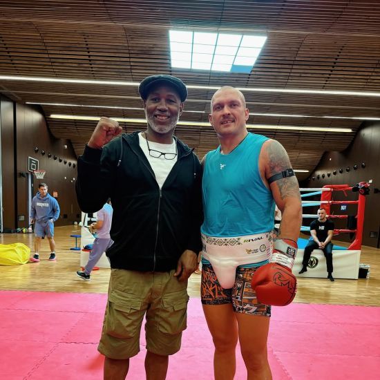 Легендарний Леннокс Льюїс відповів, хто б переміг у його бою з Усиком