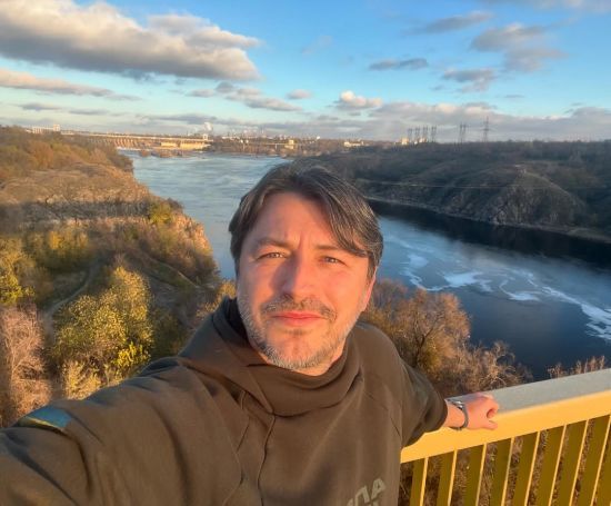 Сергій Притула замилував фото дружини з двома доньками з нагоди особливого свята