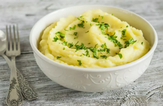 Як зробити картопляне пюре ще смачнішим: що додати до страви секрет запеченого часнику
