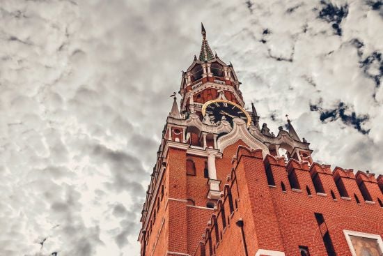 Кортеж Путіна терміново посеред ночі мчить до Кремля – соцмережі (відео)