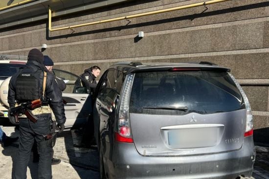 У Києві чоловік влаштував стрілянину через конфлікт на дорозі: фото