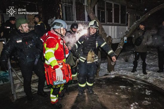 У Харкові БпЛА влучив у багатоповерхівку: у ДСНС показали наслідки (фото)