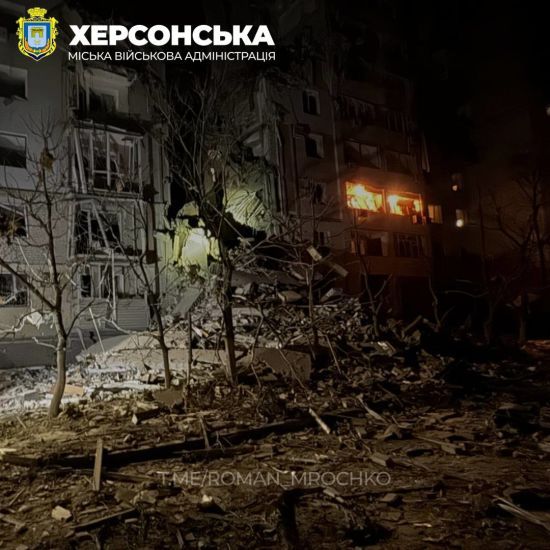 Удар КАБами по Херсону: з під завалів дістали двох дітей - Мрочко (фото)