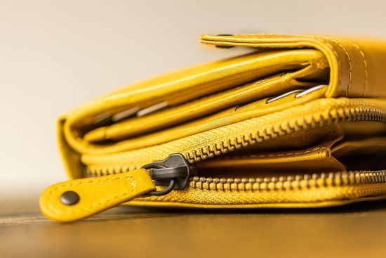 Якого кольору повинен бути гаманець, щоб притягувати гроші: у кожного знаку зодіаку свій відтінок