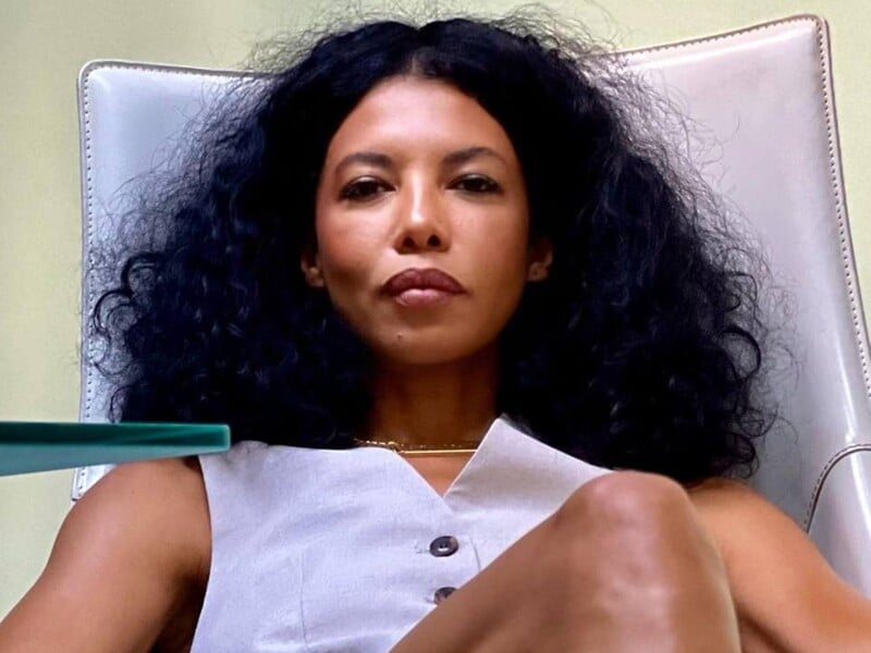 "Важливо не перетворитися на бабцю". 49-річна Ашіон розповіла, завдяки чому їй удається мати молодий вигляд