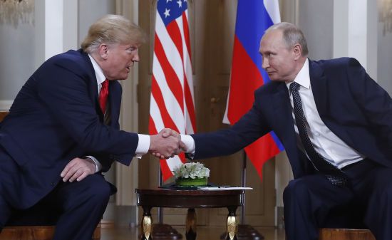 Трамп "ефективно здався" Путіну – ексрадник президента США