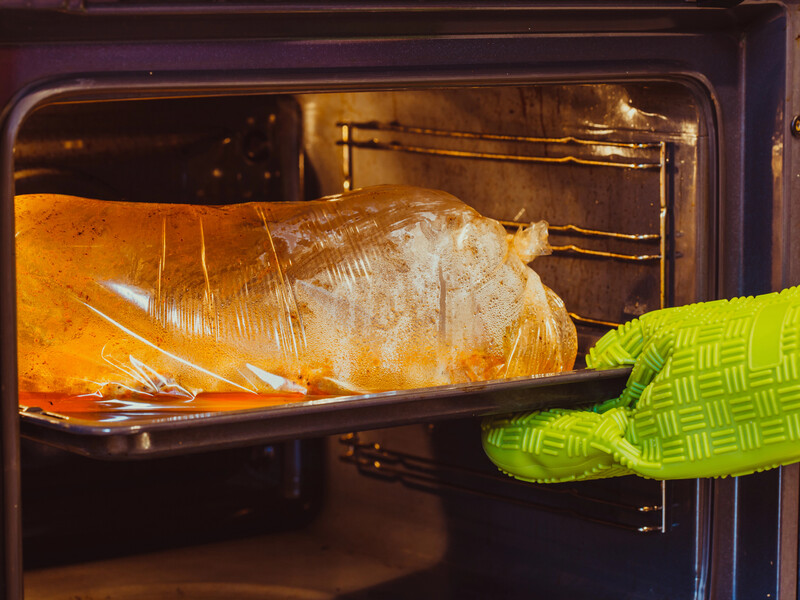 "Одна хрумка, друга соковита". Клопотенко пояснив, коли обирати відкрите запікання, в коли в рукаві