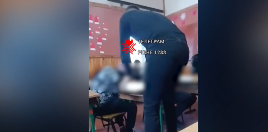Черговий скандал у школі на Рівненщині: відео знущань на учнями виклали у Мережу