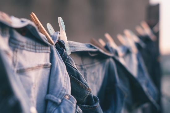 Чи потрібно прати нові речі після покупки: причини, про які не здогадуєтеся